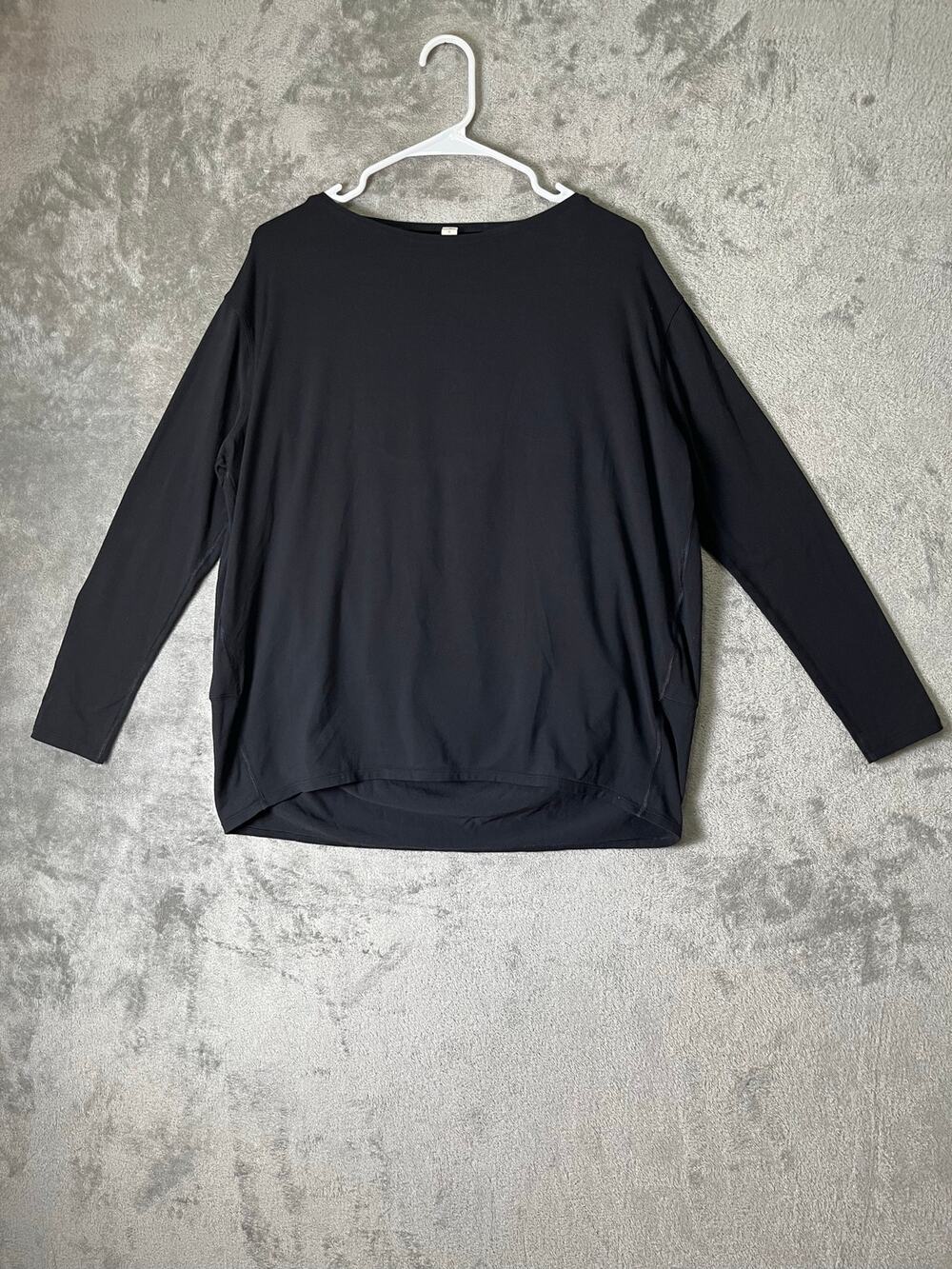 Lululemon Back In Action Long Sleeve Black Relaxed Athleisure Top Size 8